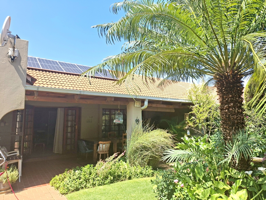 2 Bedroom Property for Sale in Golf View North West